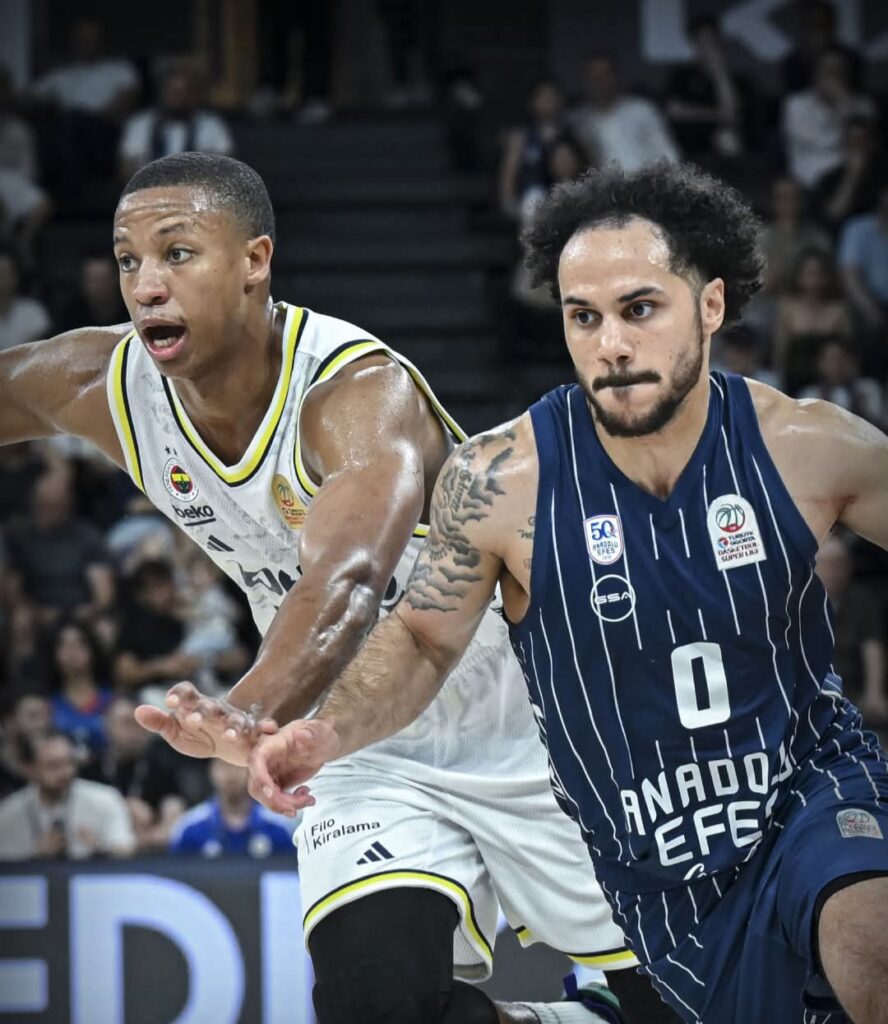 Larkino vedama „Anadolu Efes“ išsigelbėjo ir pratęsė pusfinalio seriją