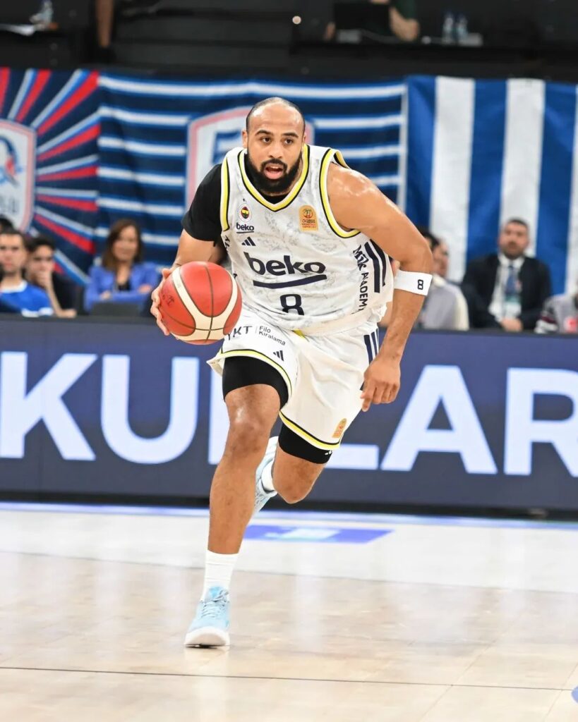 Jasikevičiaus „Fenerbahče“ žengė į Turkijos finalą