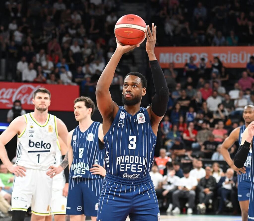 „Anadolu Efes“ išsaugojo vieną svarbiausių savo gynėjų