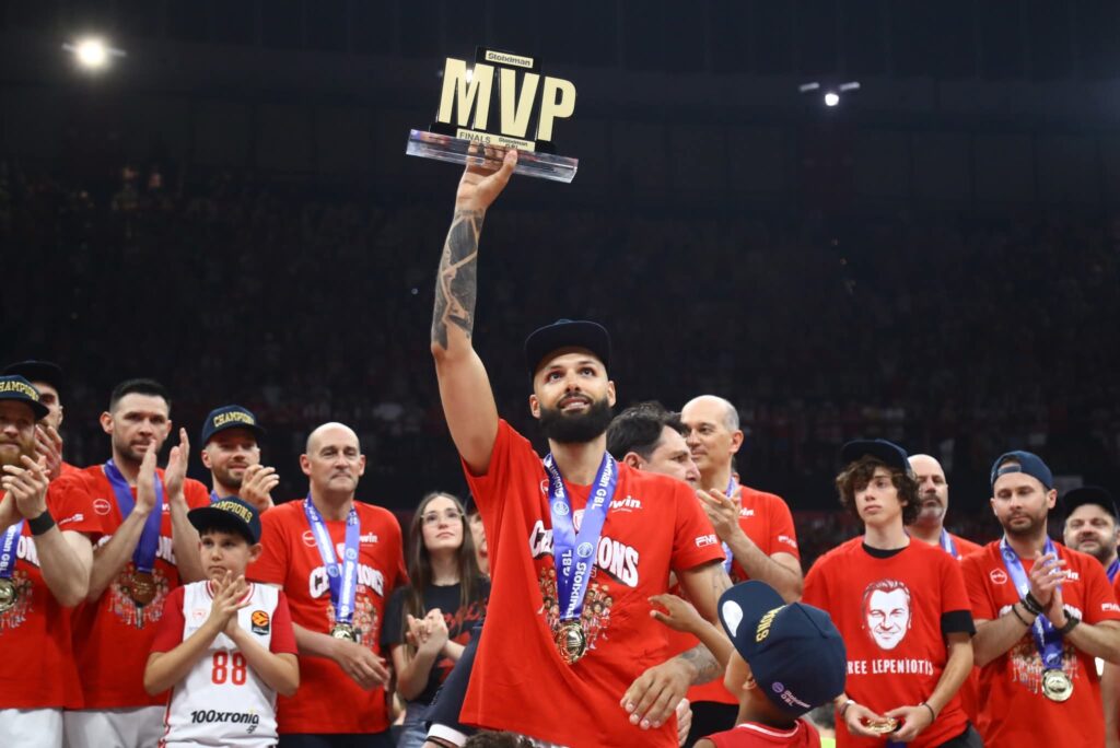 „Olympiacos“ užbaigė svajonių sezoną – susigrąžino Graikijos čempionų titulą